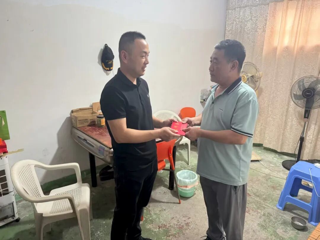 【k8凯发天生赢家资讯】解困又暖心！市k8凯发天生赢家公司下属企业闽东贸易公司为3户难题家庭奉上应急救助?